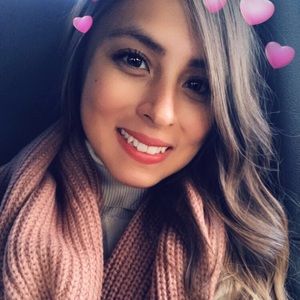 Meet your Posher, Crystal